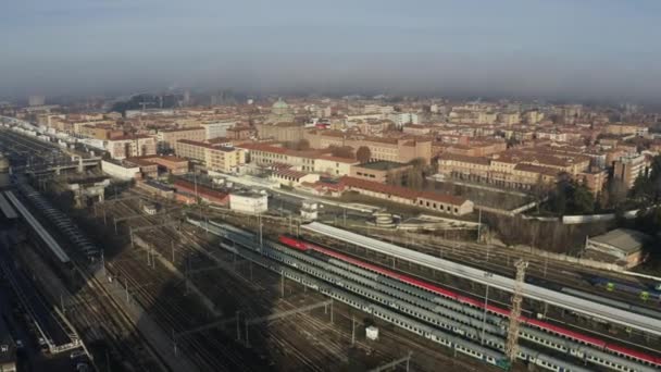 Bologna Merkez tren istasyonuna ve parça ve şehir, İtalya. Hava atışı — Stok video