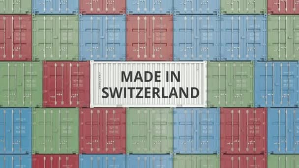 Контейнер з текстом зроблено в Швейцарії. Швейцарський імпорт або експорт пов'язані 3d анімація — стокове відео