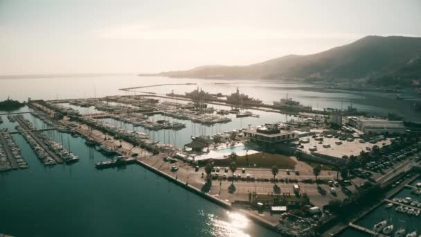 Letecký snímek do přístavu města La Spezia, Itálie — Stock video