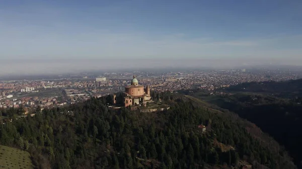 Santuario de la Madonna di San Luca basílica, vista aérea. Bolonia, Italia —  Fotos de Stock