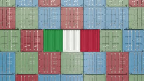 Contenedor de carga con bandera de Italia. Animación en 3D relacionada con la importación o exportación italiana — Vídeo de stock