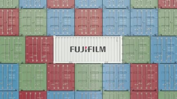 Контейнер с логотипом компании Fujifilm. Редакционная 3D анимация — стоковое видео