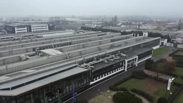 SANTAGATA BOLOGNESE, ITALIA - 24 DE DICIEMBRE DE 2018. Lamborghini fábrica de automóviles y museo, vista aérea — Vídeos de Stock