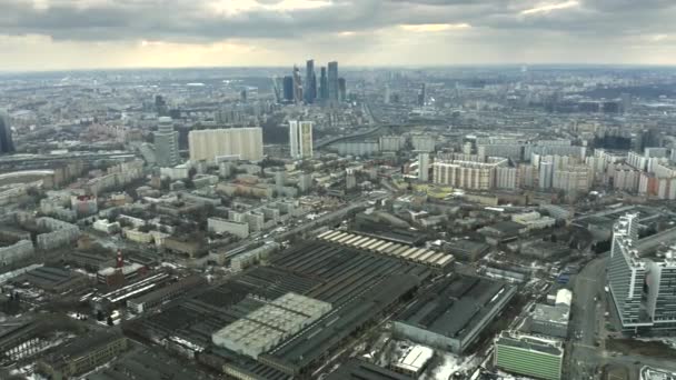 Vista aérea del paisaje urbano de Moscú con rascacielos del centro de negocios, Rusia — Vídeos de Stock