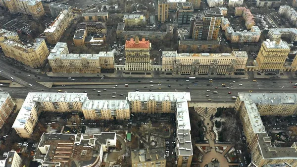 Вид с воздуха на Кутузовский проспект, крупный радиальный проспект в Москве, Россия — стоковое фото