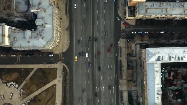 Aerial top down shot of Kutuzovsky Prospekt, a major avenue in Moscow. Russia — Stock Video