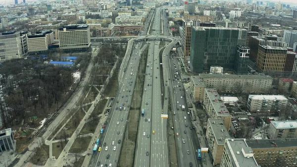 Пташиного польоту Ленінградський проспекті обміну в рамках міський пейзаж Москви. Росія — стокове фото