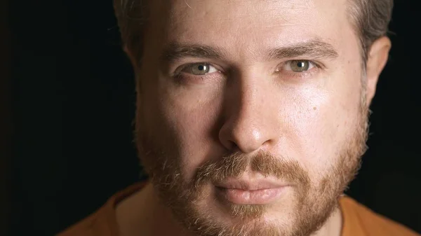 Portrait of young bearded man, close-up — Stock Photo, Image