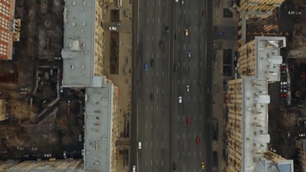 Aerial view of Kutuzovsky Prospekt avenue and government White House in Moscow, Russia — Stock Video