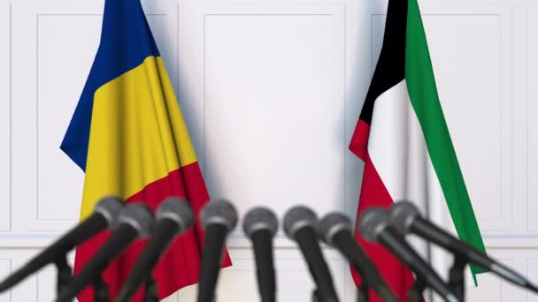 Флаги Румынии и Кувейта на международной встрече или пресс-конференции. 3D анимация — стоковое видео