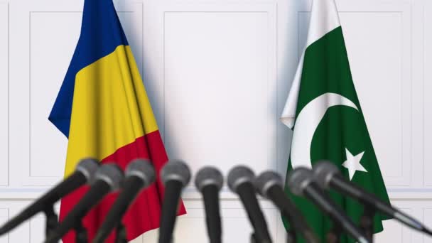 Bandiere della Romania e del Pakistan alla riunione internazionale o alla conferenza stampa dei negoziati. Animazione 3D — Video Stock