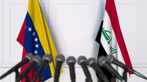 Bandiere del Venezuela e dell'Iraq alla riunione internazionale o alla conferenza stampa dei negoziati. Animazione 3D — Video Stock