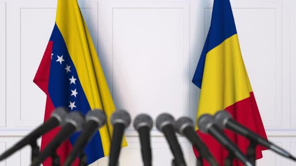Bandeiras da Venezuela e Romênia em reunião internacional ou negociações conferência de imprensa. Animação 3D — Vídeo de Stock
