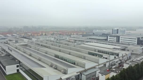 SANTAGATA BOLOGNESE, ITALIA - 24 DE DICIEMBRE DE 2018. Vista aérea de los edificios industriales de Lamborghini — Vídeos de Stock