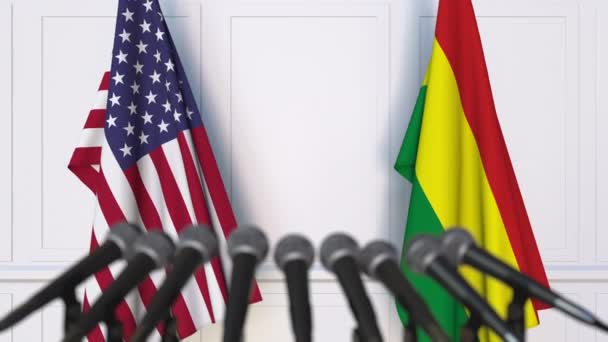 Σημαίες από τις Ηνωμένες Πολιτείες και τη Βολιβία σε διεθνή διάσκεψη τύπου συνάντησης ή διαπραγματεύσεις. 3D animation — Αρχείο Βίντεο
