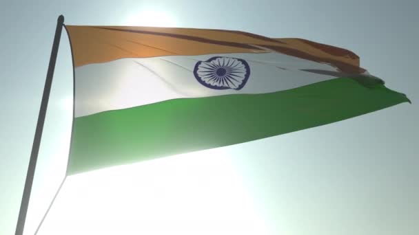 Ondeando la bandera de la India contra el sol brillante y el cielo. Animación 3D realista y loopable — Vídeo de stock