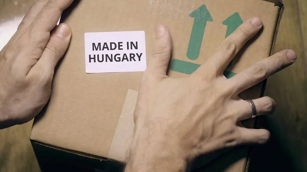 Маркувальна коробка з міткою на Угорщину — стокове фото