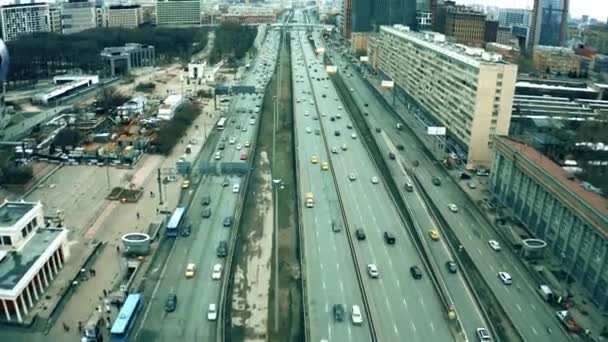 Moskou, Rusland-23 maart, 2019. Luchtfoto van Leningradsky Prospekt, een belangrijke stadsstraat — Stockvideo