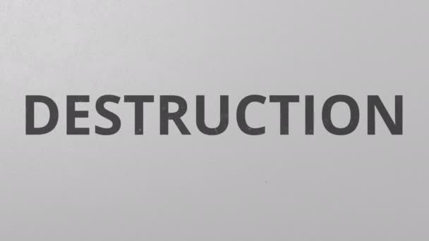Разбивание бетонной стены крашеным словом DESTRUCTION. Концептуальная 3D анимация — стоковое видео