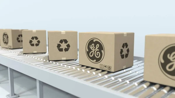 Dozen met General Electric logo bewegen op roller transportband. Redactionele 3D rendering — Stockfoto