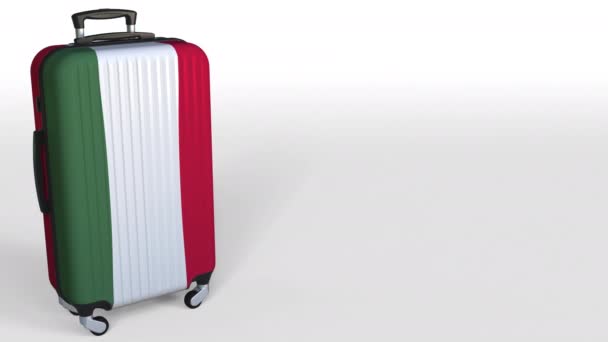 Podróżujący walizka z flagą Węgier. Turystyka węgierska koncepcyjna animacja 3D, puste miejsce na podpis — Wideo stockowe