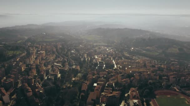 Perugia havadan görünümü ve Umbria, Italya çevresindeki peyzaj — Stok video