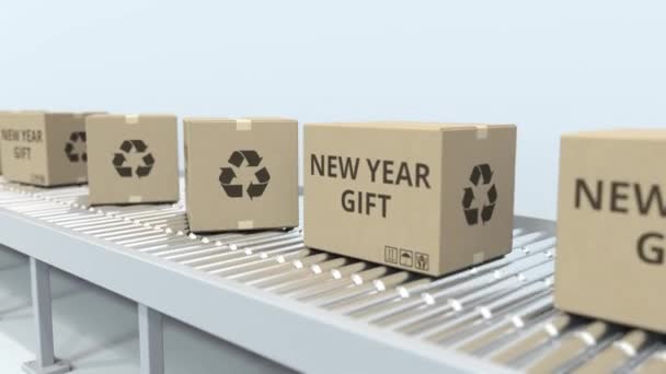 Коробки з текстом NEW YEAR GIFT на роликовому конвеєрі. Тривимірна анімація — стокове відео