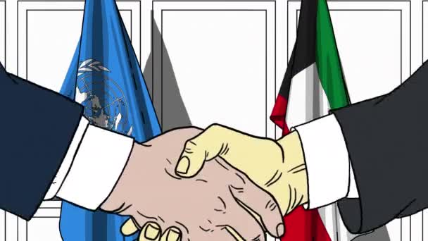 Uomini d'affari o politici stringono la mano contro le bandiere delle Nazioni Unite e del Kuwait. Riunione ufficiale o animazione editoriale relativa alla cooperazione — Video Stock