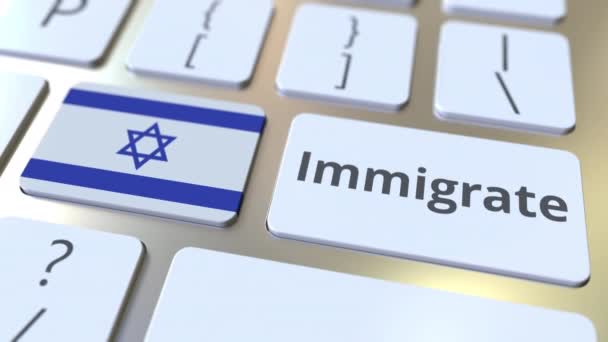 Immigrate tekst i flaga Izraela na przyciskach na klawiaturze komputera. Koncepcyjna animacja 3D — Wideo stockowe