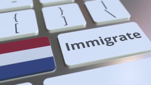 Імміграція текст і Прапор Нідерландів на кнопки на клавіатурі комп'ютера. Концептуальна 3D анімація — стокове відео