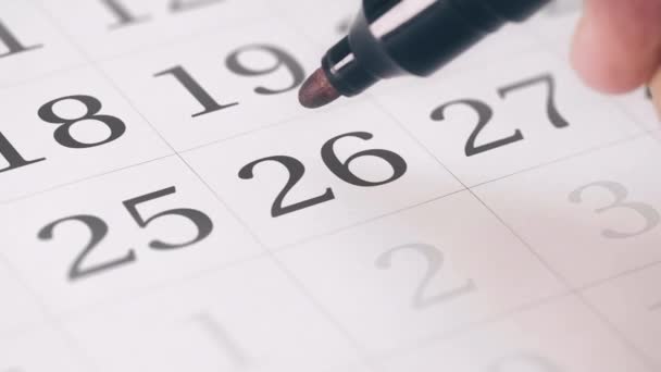 Marcado el vigésimo sexto 26 día de un mes en el calendario se transforma en SAVE THE DATE text — Vídeo de stock