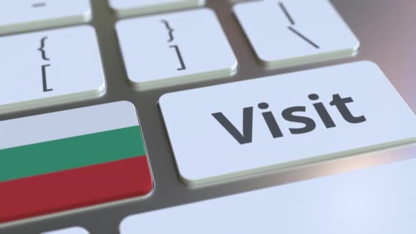 Текст ВИЗИТ и флаг Болгарии на кнопках на клавиатуре компьютера. Концептуальная 3D анимация — стоковое видео