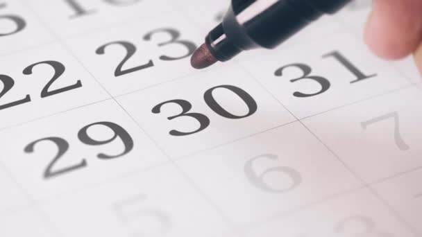 Gemarkeerd de dertigste 30 dag van een maand in de kalender transformeert in deadline tekst — Stockvideo