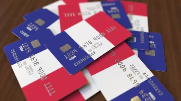 Pile de cartes de crédit avec drapeau de France. Système bancaire français animation 3D conceptuelle — Video