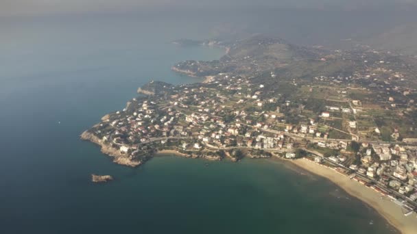 High altitude aerial view of the Tyrrhenian Sea coastline near Gaeta, Italy — Stock Video