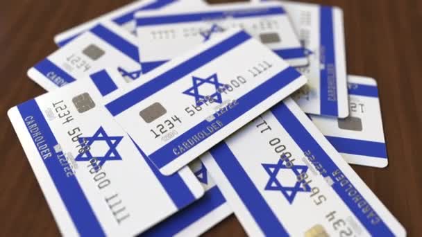 Stapel creditcards met vlag van Israël. Conceptuele 3D-animatie van het Israëlische banksysteem — Stockvideo