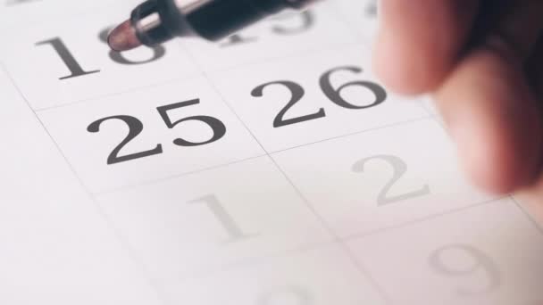 Desenho vermelho círculo marca no vigésimo quinto 25 dia de um mês no calendário — Vídeo de Stock