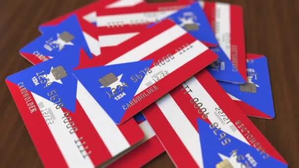 Stapel creditcards met vlag van Puerto Rico. Conceptuele 3D-animatie van het nationale banksysteem — Stockvideo