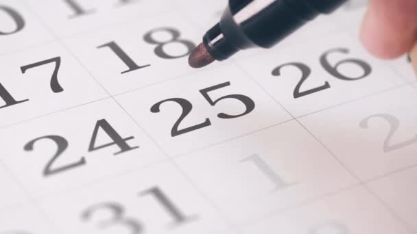 Marcado el vigésimo quinto día de un mes en el calendario se transforma en DUE FECHA recordatorio — Vídeo de stock