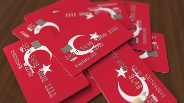 Cölöpverő hitelkártyák a török zászló. Török bankrendszer konceptuális 3D animáció — Stock videók