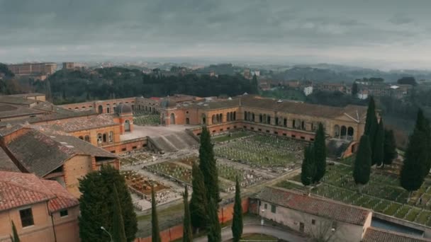 Letecký pohled na starý hřbitov v Sieně, Itálie — Stock video
