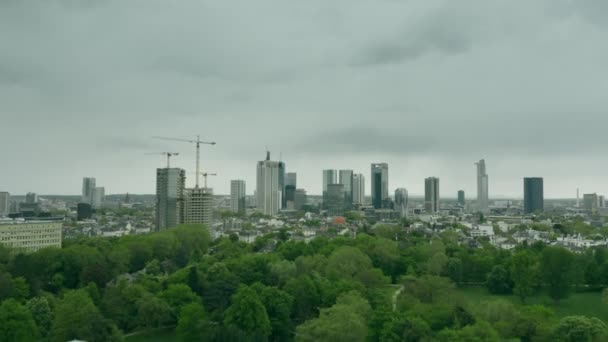 Aerial establishing shot of Frankfurt am Main, Germany — Stock Video