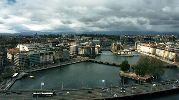 Genf, Svájc-április 27, 2019. Légi felvétel Genfben és a Rhône folyón — Stock Fotó