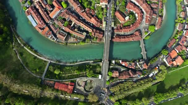 Vista aerea dall'alto verso il basso della Città Vecchia di Berna, Svizzera — Video Stock