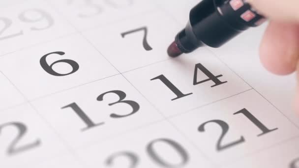 Contrassegna il quattordicesimo giorno di un mese nel calendario, primo piano — Video Stock