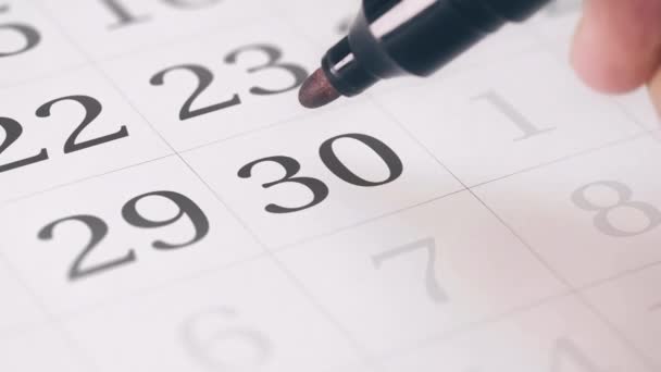 Marcado el trigésimo día 30 de un mes en el calendario se transforma en texto del DÍA DEL IMPUESTO — Vídeo de stock
