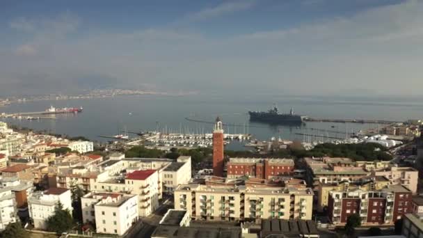 Tiro aéreo de Gaeta e da base naval. Itália — Vídeo de Stock