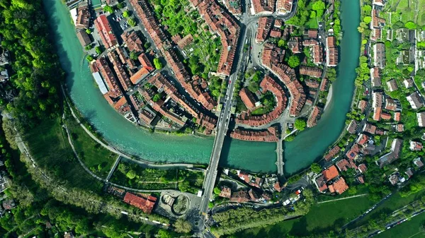 Bern Eski Şehir havadan yukarıdan aşağıya görünümü. İsviçre — Stok fotoğraf