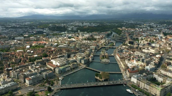 Légi felvétel a város Genf és a folyó Rhone — Stock Fotó