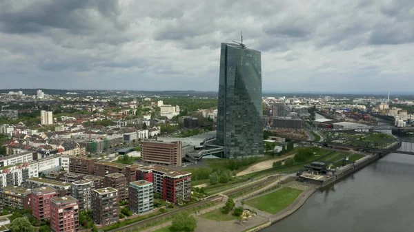 FRANKFURT AM MAIN, ALEMANIA - 29 DE ABRIL DE 2019. Vista aérea de la sede del Banco Central Europeo BCE —  Fotos de Stock